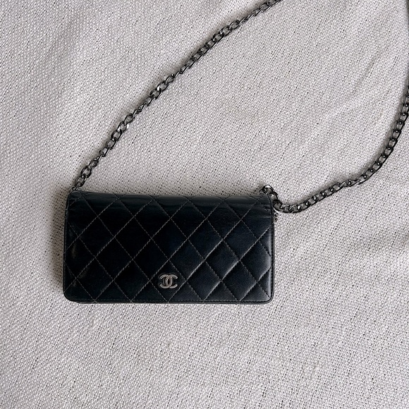 Authentic Chanel Matelassé Black Lambskin Wallet with Added Chain - Picture 3 of 15